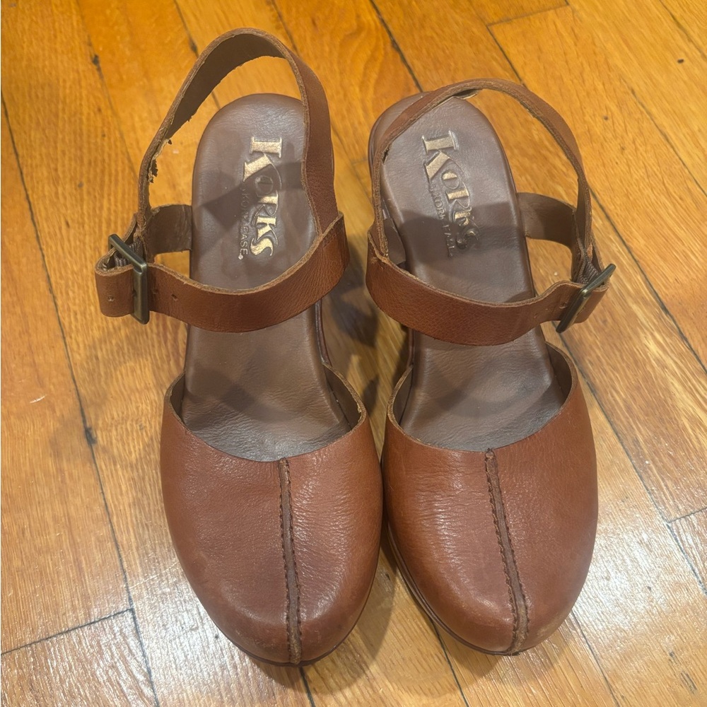 Korks Leather Platform Sandals